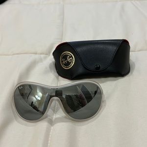 Rayban sunglasses. (Unisex)